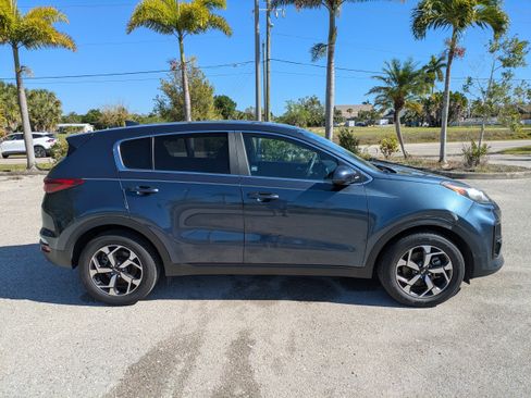 Used 2022 Kia Sportage LX image 3