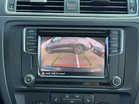 Used 2016 Volkswagen Jetta SE FWD image 4