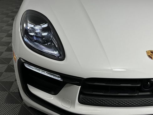 Certified 2025 Porsche Macan image 12
