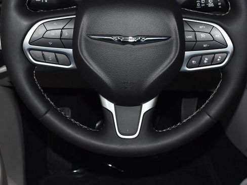 Used 2024 Chrysler Pacifica Touring-L image 25