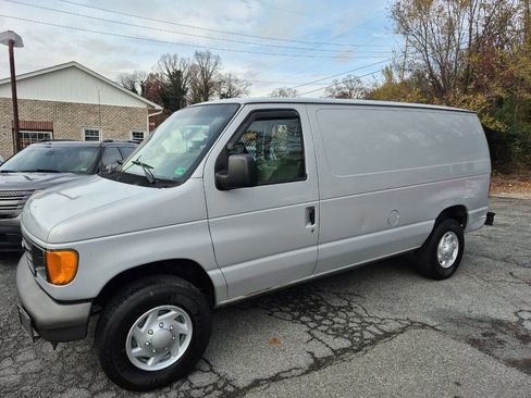 Used 2007 Ford E-350 and Econoline 350 Super Duty image 2