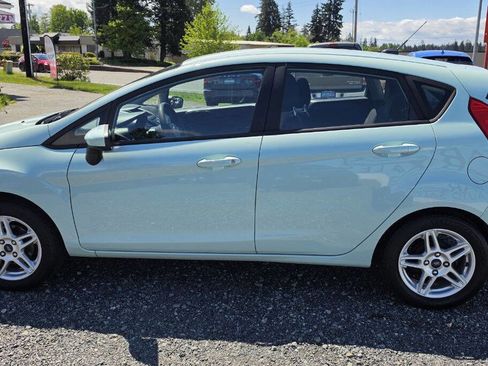 Used 2017 Ford Fiesta SE FWD image 4