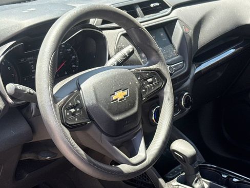 Used 2022 Chevrolet TrailBlazer LT w/ Confidence II Package FWD image 17