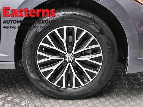 Used 2020 Volkswagen Jetta SE w/ SE Cold Weather Package image 32