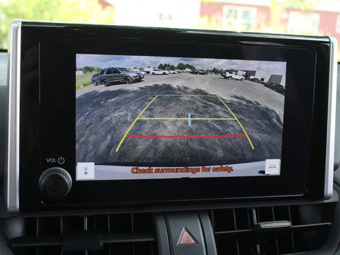 Used 2025 Toyota RAV4 LE AWD/4WD image 13