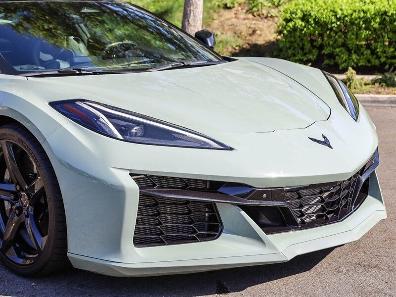 Used 2024 Chevrolet Corvette Z06 RWD image 9