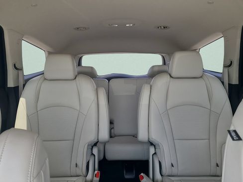 Used 2022 Buick Enclave Essence w/ Sound and Sites Package FWD image 10