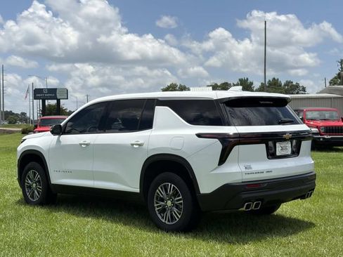 Used 2024 Chevrolet Traverse LS AWD/4WD image 9