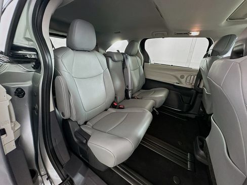 Used 2023 Toyota Sienna XLE FWD image 28