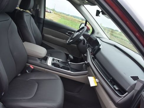 New 2026 Kia Carnival EX FWD image 13