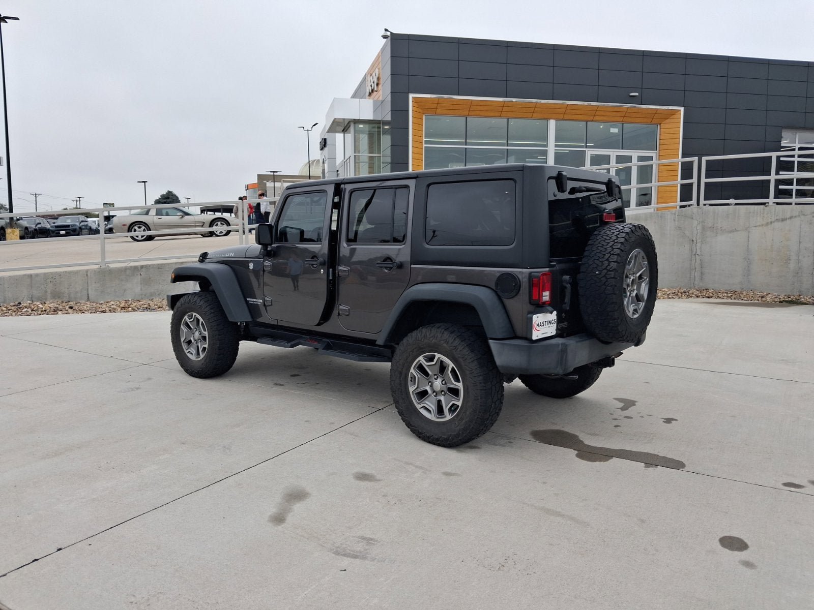 Used 2016 Jeep Wrangler Unlimited Rubicon AWD/4WD image 3