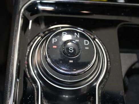 Used 2020 Ford Edge Titanium FWD image 29