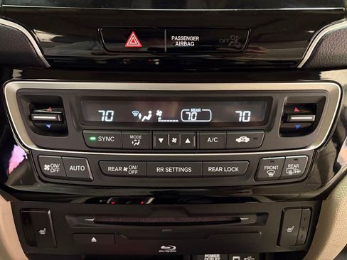 Used 2020 Honda Pilot Touring image 25