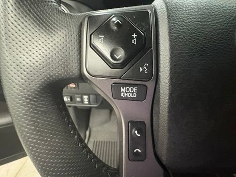 Used 2022 Toyota Tacoma TRD Off-Road AWD/4WD image 15