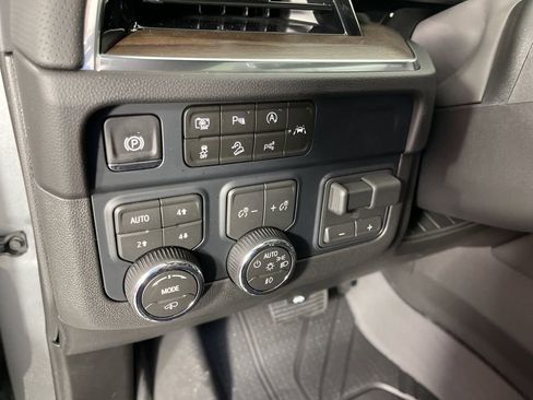 New 2026 Chevrolet Suburban High Country AWD/4WD image 31