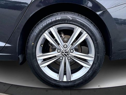 Used 2024 Volkswagen Jetta SE image 32