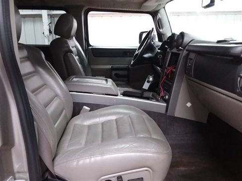 Used 2004 HUMMER H2 w/ Preferred Equipment Group AWD/4WD image 16
