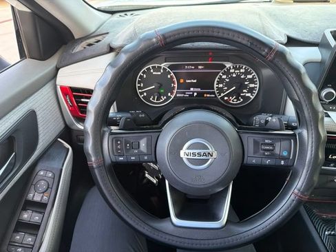 Used 2021 Nissan Rogue SV FWD image 16