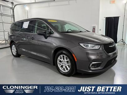 Used 2023 Chrysler Pacifica Touring-L