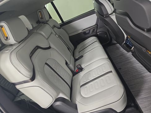 Used 2024 Rivian R1S Adventure AWD/4WD image 23