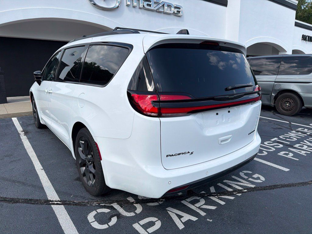 Used 2025 Chrysler Pacifica Limited FWD image 6