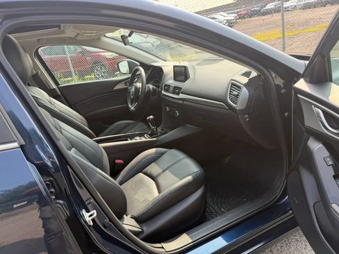 Used 2018 MAZDA MAZDA3 Touring FWD image 27