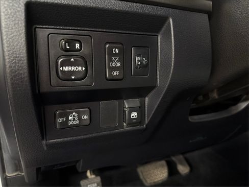 Used 2017 Toyota Tundra SR5 w/ SR5 Upgrade Package image 25