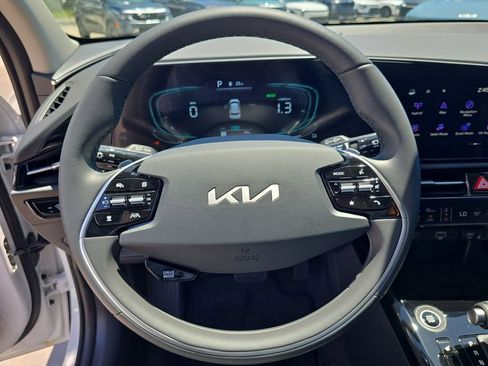 New 2026 Kia Niro EX FWD image 28