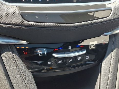 Certified 2024 Cadillac XT6 Luxury w/ LPO, Floor Liner Package AWD/4WD image 20