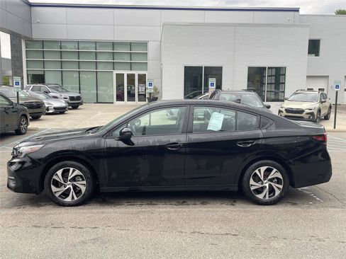 Used 2025 Subaru Legacy Premium AWD/4WD image 2