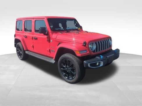 Used 2024 Jeep Wrangler Unlimited Sahara w/ Technology Group AWD/4WD image 4