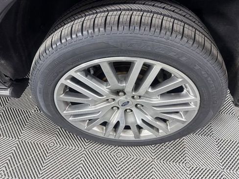 Used 2024 Ford Expedition Limited image 12