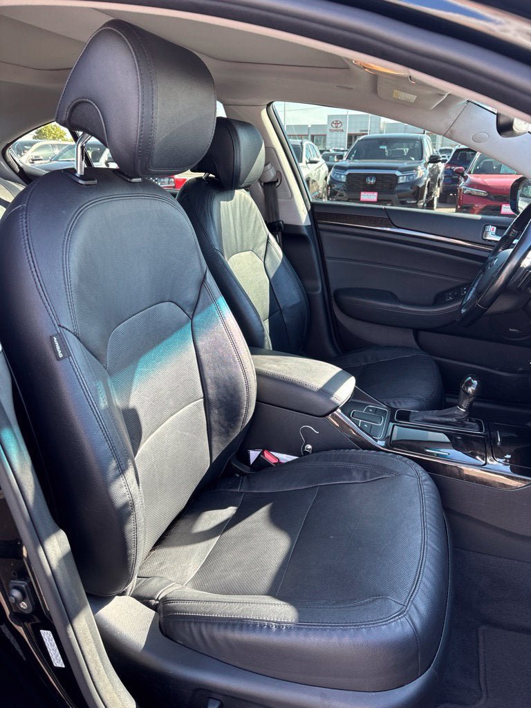 Used 2015 Kia Cadenza Premium FWD image 21
