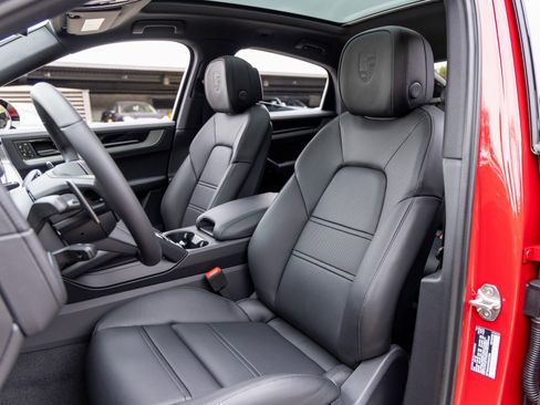 New 2026 Porsche Cayenne Coupe image 5