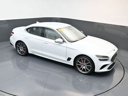 Used 2025 Genesis G70 2.5T image 17