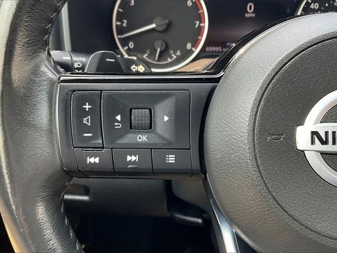 Used 2021 Nissan Rogue SV w/ Premium Package image 17