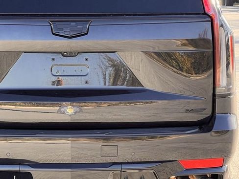 Certified 2024 Cadillac Escalade ESV V image 6