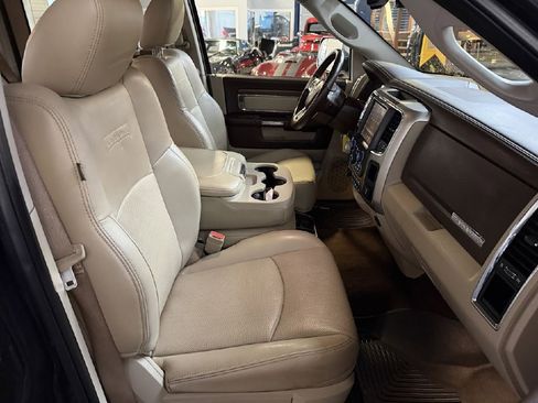Used 2017 RAM 1500 Laramie AWD/4WD image 16