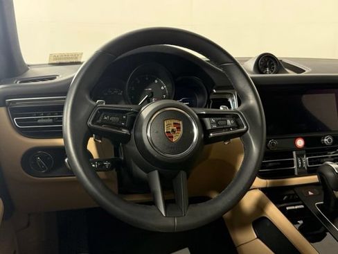 Used 2025 Porsche Macan AWD/4WD image 21