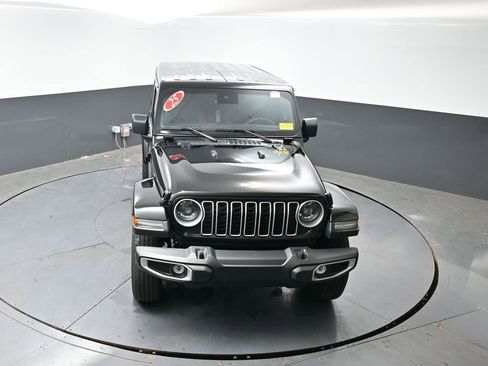 Used 2025 Jeep Wrangler Unlimited Sahara AWD/4WD image 41