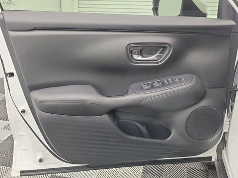 Certified 2025 Honda HR-V LX image 18