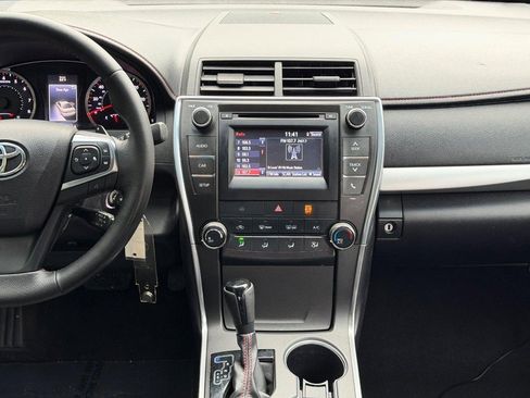 Used 2015 Toyota Camry SE FWD image 13