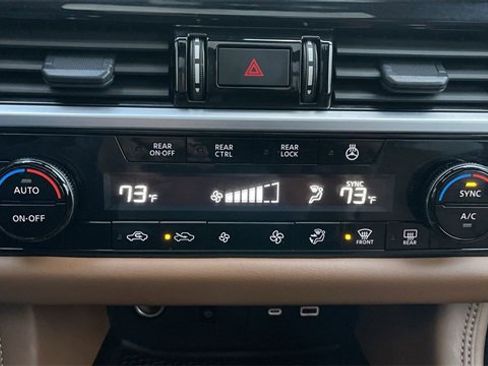 Used 2025 Nissan Pathfinder Platinum image 19