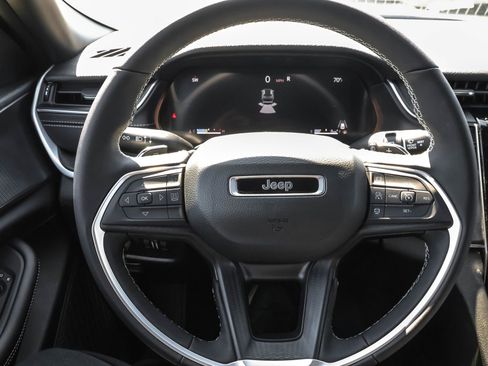 New 2025 Jeep Grand Cherokee Altitude image 27