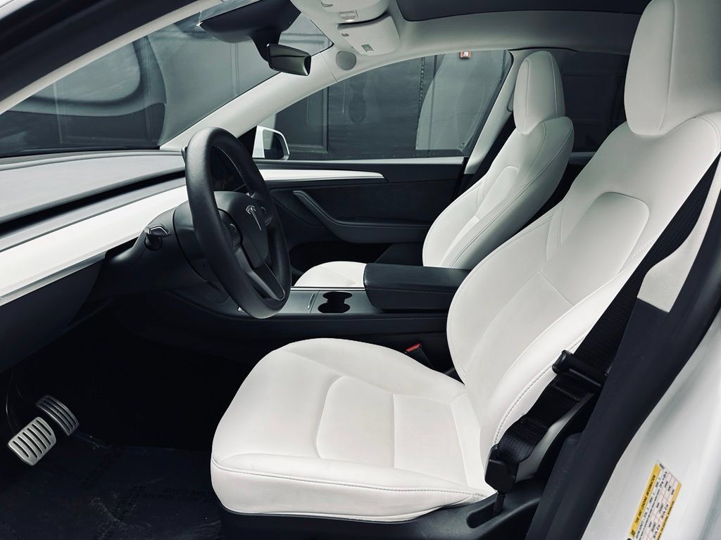 Used 2023 Tesla Model Y Performance AWD/4WD image 17