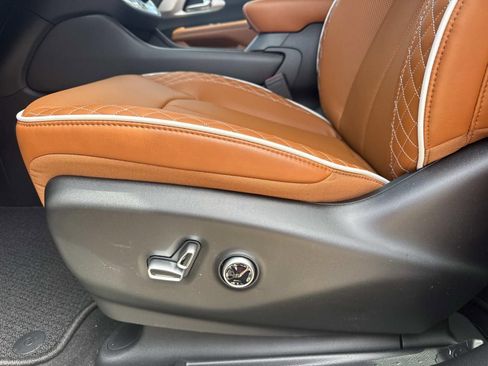 New 2026 Chrysler Pacifica Pinnacle image 17