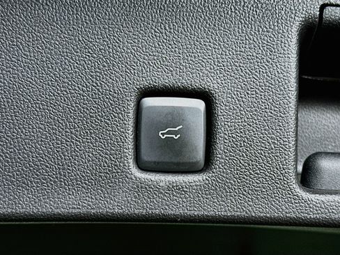 Used 2025 Ford Escape ST-Line Select AWD/4WD image 31