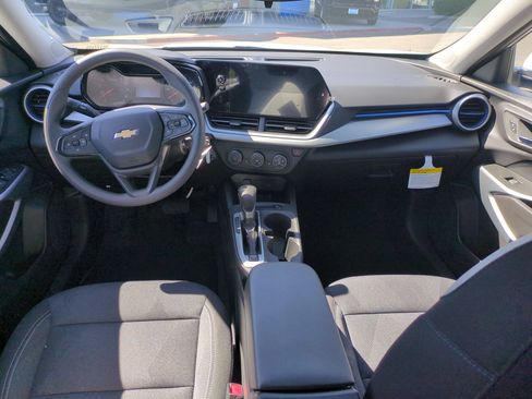 Used 2026 Chevrolet Trax LS w/ LS Convenience Package FWD image 14