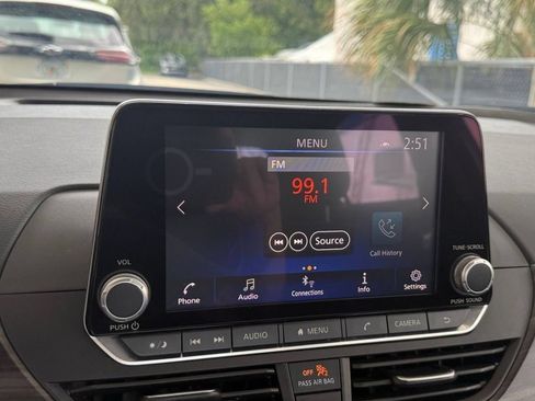 Used 2025 Nissan Altima 2.5 SV FWD image 17