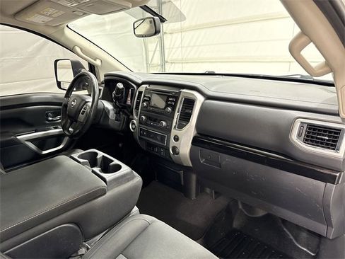 Used 2017 Nissan Titan SV image 24